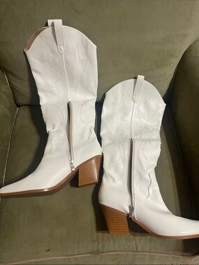 White Western Mid-Calf Heeled Boots with Stacked Wood Heel